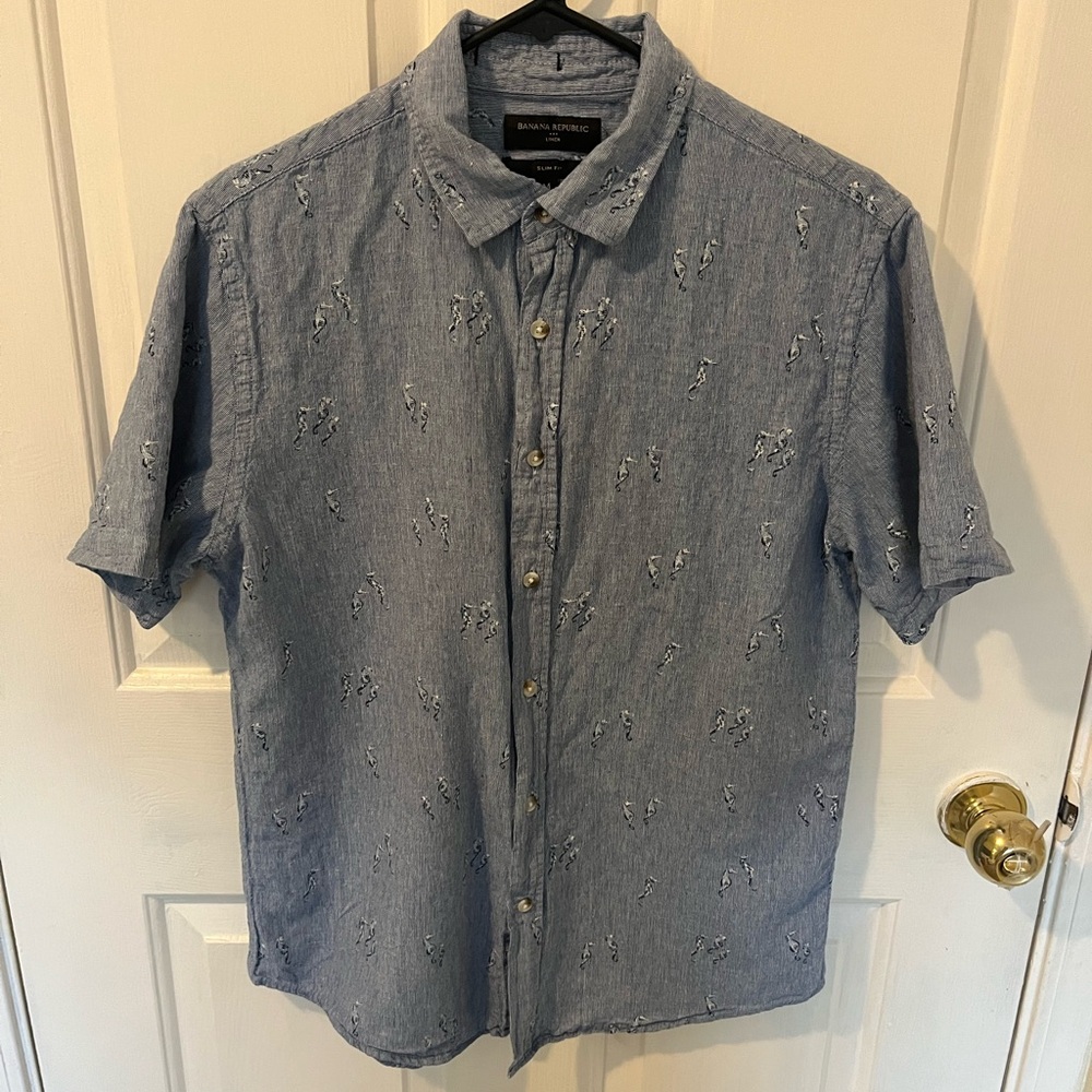 Banana Republic Light Blue Short Sleeve Button-Down Shirt